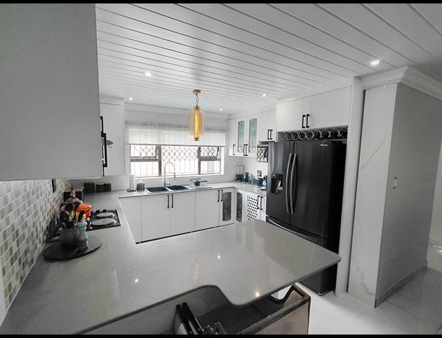 5 BEDROOM FREESTANDING FOR SALE IN FLORA PARK